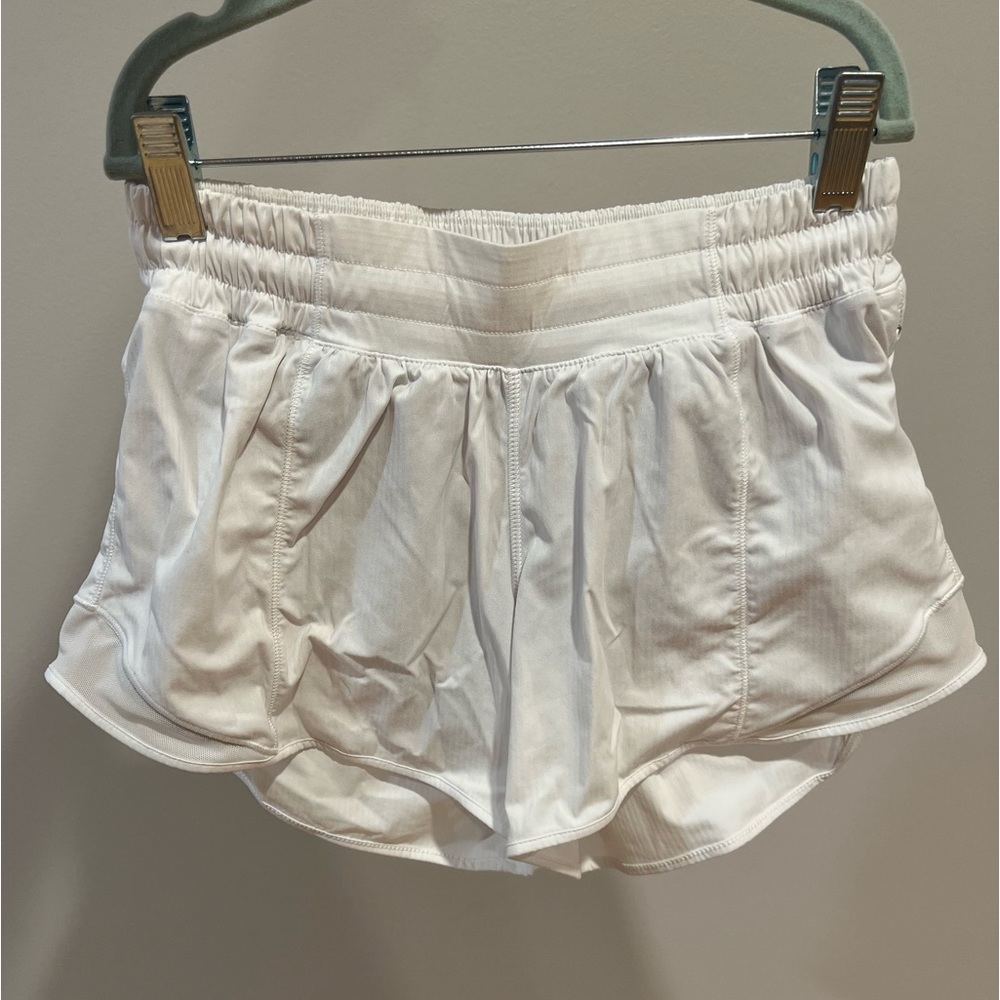 Lululemon Hotty Hot low rise 4.0 inch shorts BARELY WORN